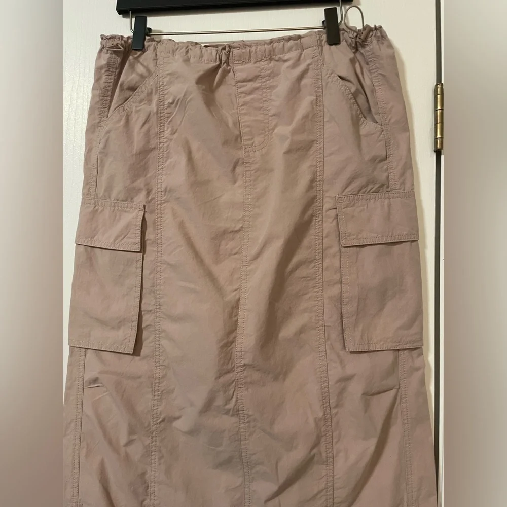 Wallflower Women's Maxi Skirt in Taupe, size Small  Looks new 🤎